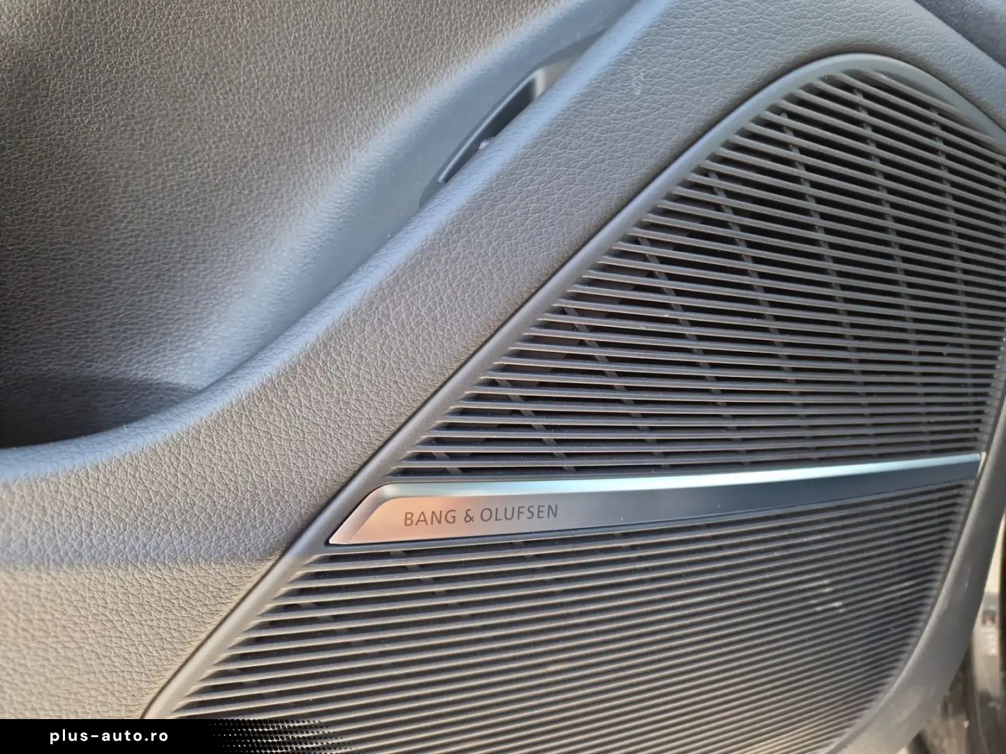 AUDI Q8 55 TFSI qu S line MATRIX PANO Luft AHK B&O