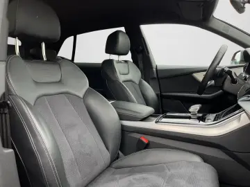 AUDI Q8 S line 55 TFSIe quattro MATRIX B&O RFK