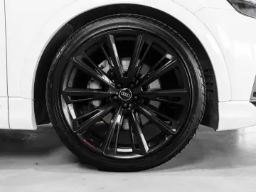 AUDI Q8 55 TFSI quattro Matrix LED SoftClose B&O