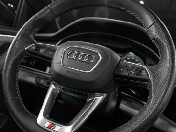 AUDI Q8 55 TFSI quattro Matrix LED SoftClose B&O