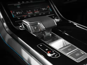 AUDI Q8 55 TFSI quattro Matrix LED SoftClose B&O