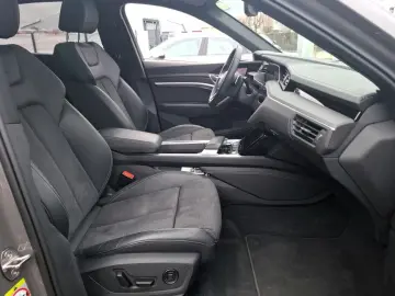 AUDI Q8 Sportback e-tron 55 quattro S line NP 122T¤