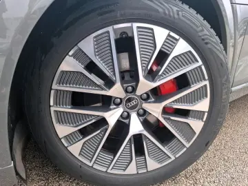 AUDI Q8 Sportback e-tron 55 quattro S line NP 122T¤