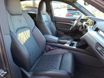 AUDI Q8 SB 55 quattro S line Pano Navi Matrix SHZ e-t