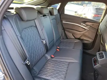 AUDI Q8 SB 55 quattro S line Pano Navi Matrix SHZ e-t