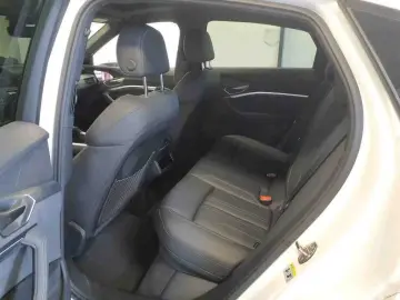 AUDI Q8 SB 55 S-Line PANO AHK MATRIX LEDER SHZ 55 qua