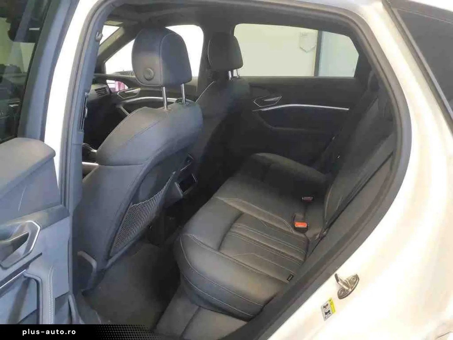 AUDI Q8 SB 55 S-Line PANO AHK MATRIX LEDER SHZ 55 qua