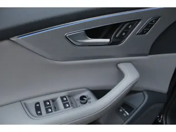 AUDI Q8 55 TFSI e qu. S-Line - Tour Kamera HUD MTRX 1