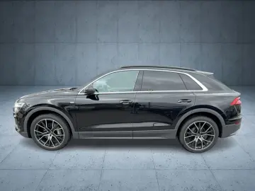 AUDI Q8 SUV 55 TFSI qu. tiptr. Matrix Stdhzg 22 PANO