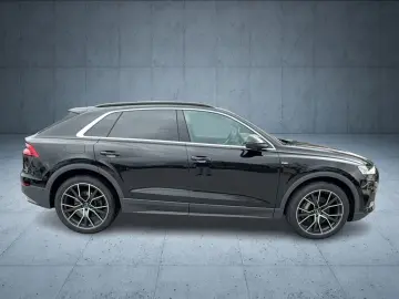 AUDI Q8 SUV 55 TFSI qu. tiptr. Matrix Stdhzg 22 PANO