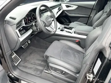 AUDI Q8 SUV 55 TFSI qu. tiptr. Matrix Stdhzg 22 PANO