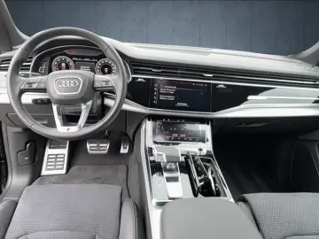 AUDI Q8 SUV 55 TFSI qu. tiptr. Matrix Stdhzg 22 PANO