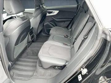 AUDI Q8 SUV 55 TFSI qu. tiptr. Matrix Stdhzg 22 PANO
