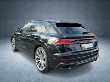 AUDI Q8 SUV 55 TFSI qu. tiptr. 23 Stdhzg Matrix PANO