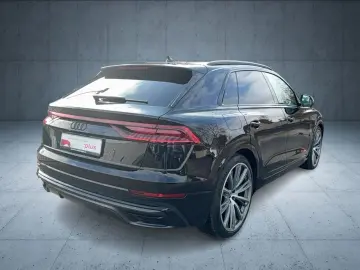 AUDI Q8 SUV 55 TFSI qu. tiptr. 23 Stdhzg Matrix PANO