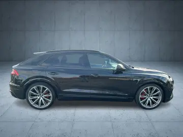 AUDI Q8 SUV 55 TFSI qu. tiptr. 23 Stdhzg Matrix PANO