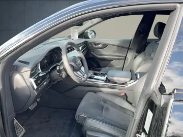 AUDI Q8 SUV 55 TFSI qu. tiptr. 23 Stdhzg Matrix PANO