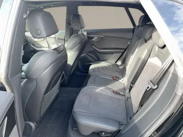 AUDI Q8 SUV 55 TFSI qu. tiptr. 23 Stdhzg Matrix PANO
