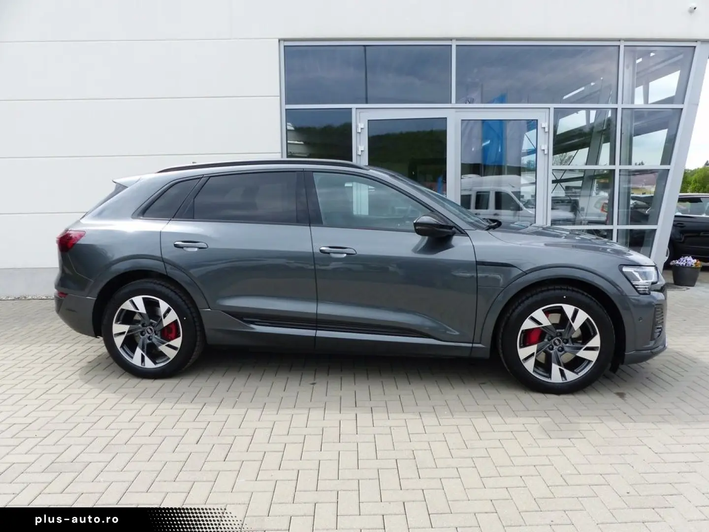AUDI Q8 55 e-tron quattro 300KW S line  LED ACC PDC