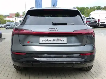 AUDI Q8 55 e-tron quattro 300KW S line  LED ACC PDC