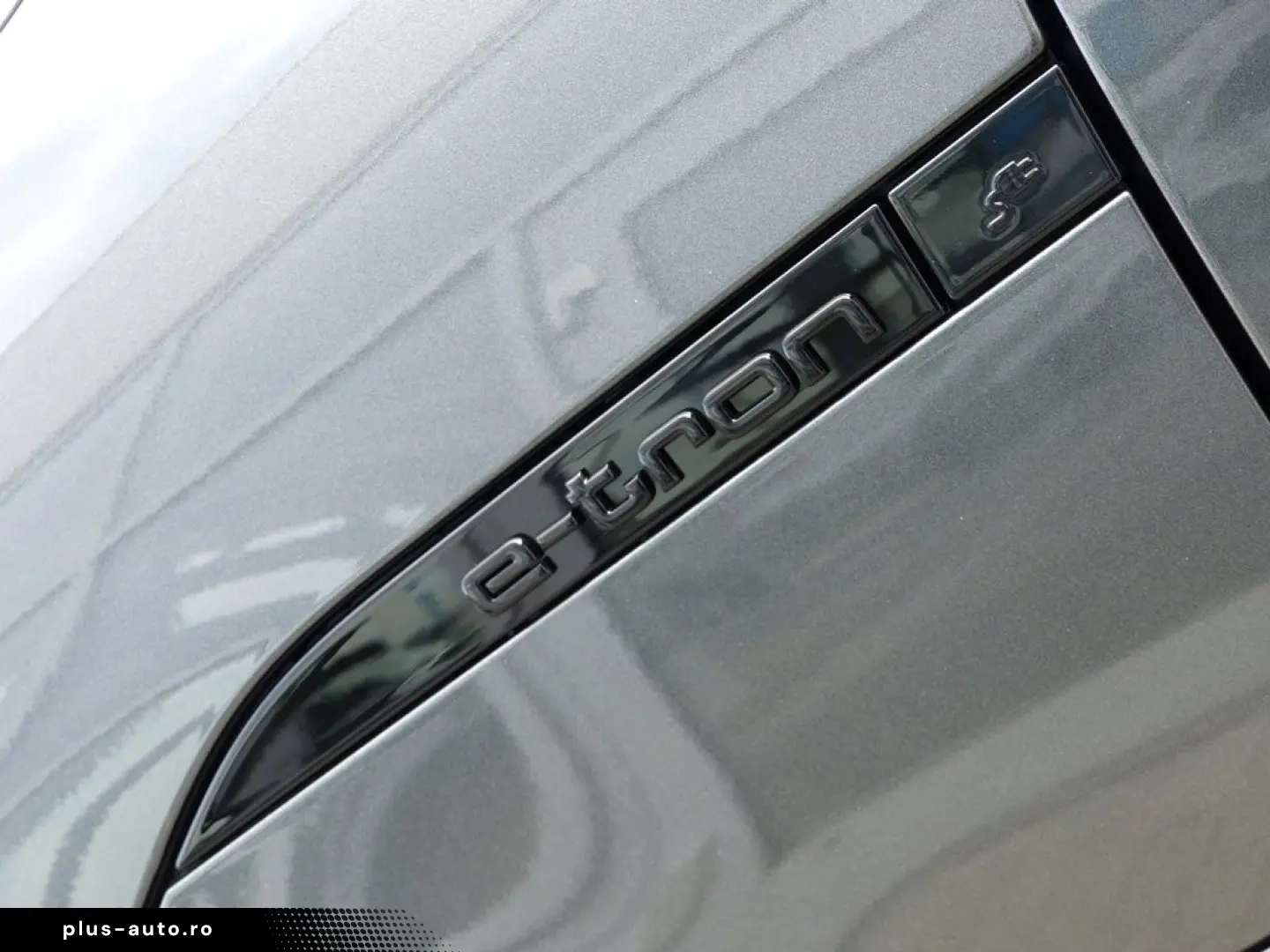 AUDI Q8 55 e-tron quattro 300KW S line  LED ACC PDC