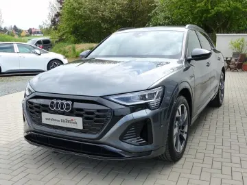 AUDI Q8 55 e-tron quattro 300KW S line  LED ACC PDC