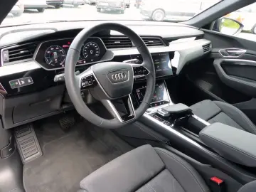 AUDI Q8 55 e-tron quattro 300KW S line  LED ACC PDC