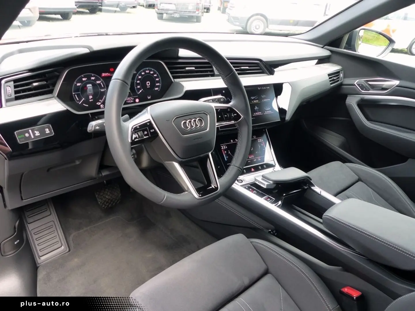 AUDI Q8 55 e-tron quattro 300KW S line  LED ACC PDC