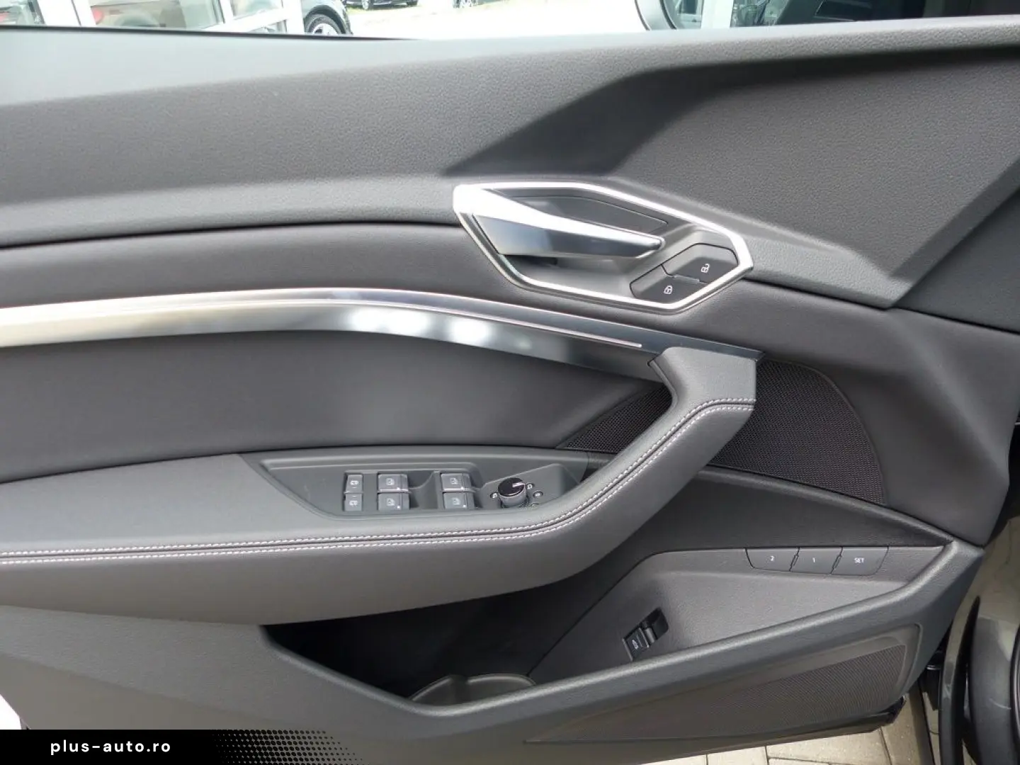 AUDI Q8 55 e-tron quattro 300KW S line  LED ACC PDC