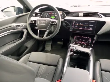 AUDI Q8 55 e-tron quattro 300KW S line  LED ACC PDC