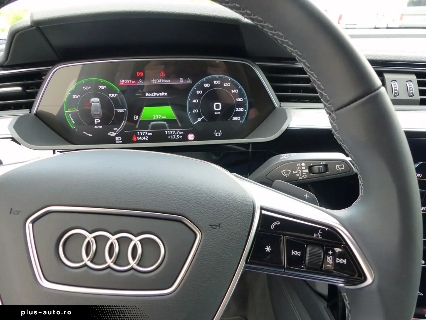 AUDI Q8 55 e-tron quattro 300KW S line  LED ACC PDC