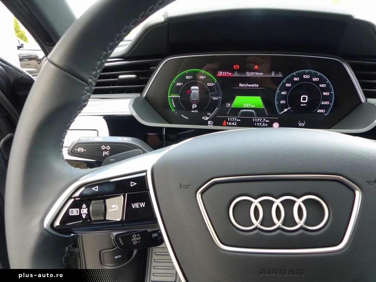 AUDI Q8 55 e-tron quattro 300KW S line  LED ACC PDC