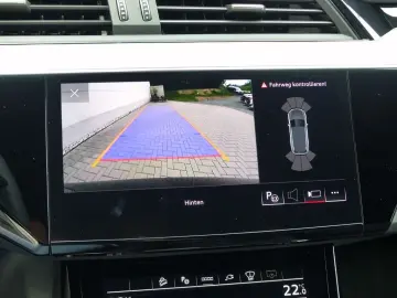 AUDI Q8 55 e-tron quattro 300KW S line  LED ACC PDC