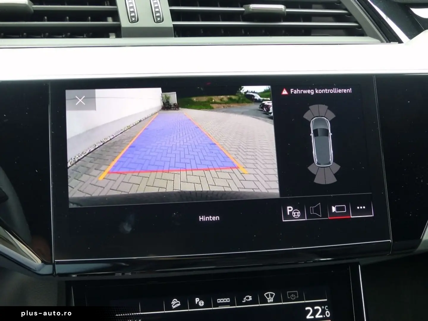 AUDI Q8 55 e-tron quattro 300KW S line  LED ACC PDC