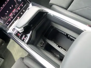 AUDI Q8 55 e-tron quattro 300KW S line  LED ACC PDC