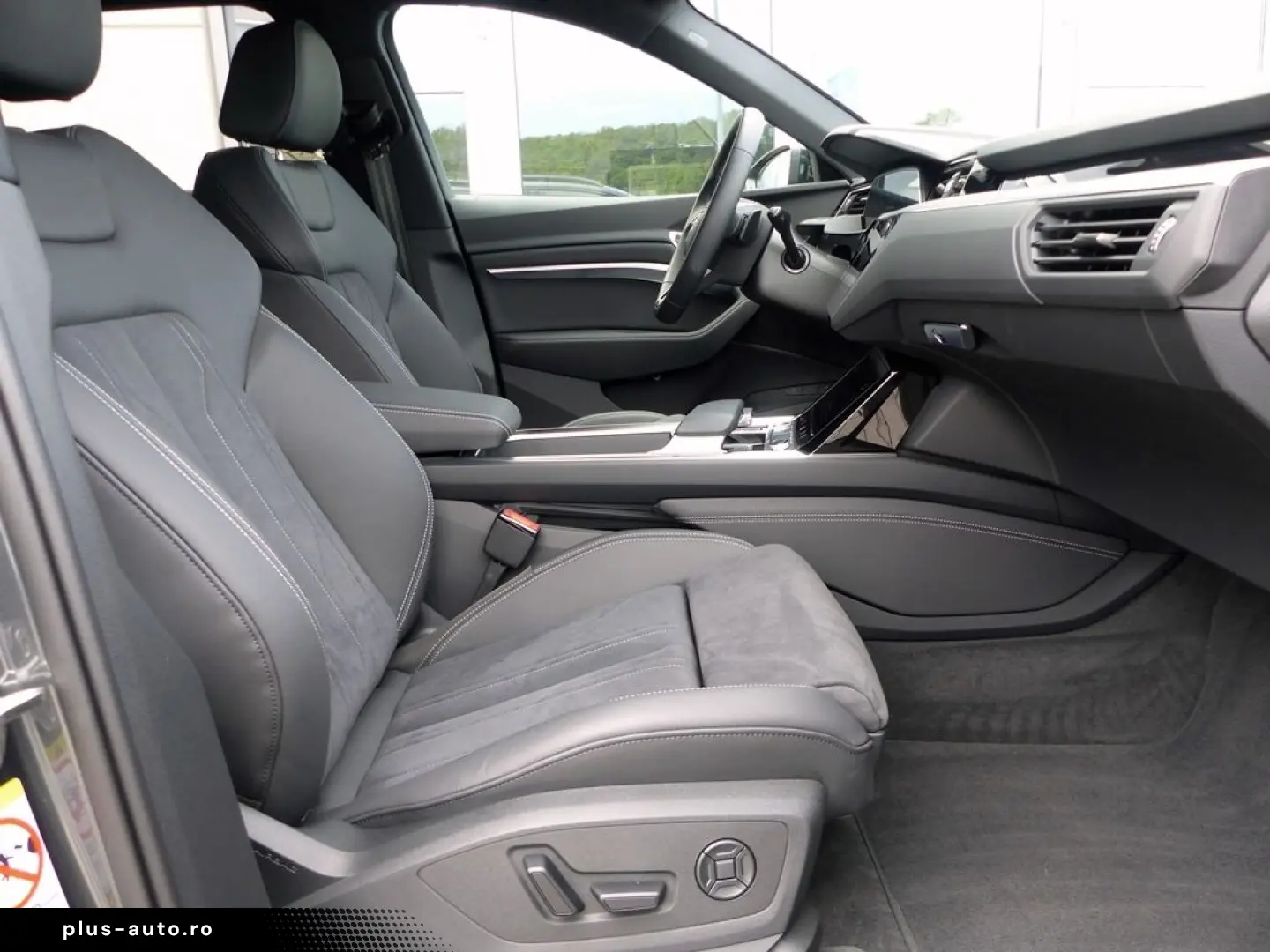 AUDI Q8 55 e-tron quattro 300KW S line  LED ACC PDC