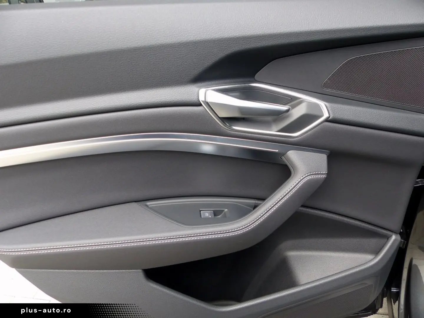 AUDI Q8 55 e-tron quattro 300KW S line  LED ACC PDC