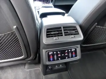 AUDI Q8 55 e-tron quattro 300KW S line  LED ACC PDC