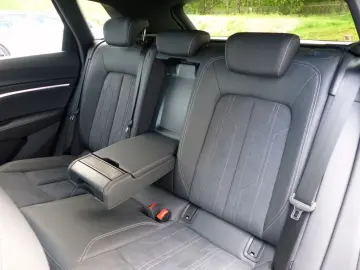 AUDI Q8 55 e-tron quattro 300KW S line  LED ACC PDC