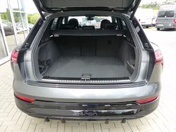 AUDI Q8 55 e-tron quattro 300KW S line  LED ACC PDC