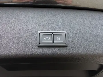 AUDI Q8 55 e-tron quattro 300KW S line  LED ACC PDC