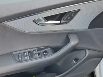 AUDI Q8 SUV 50 TDI quattro S line Optikpaket Pano vir