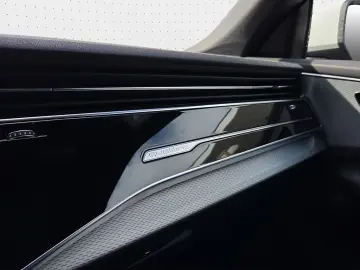 AUDI Q8 SUV 50 TDI quattro S line Optikpaket Pano vir