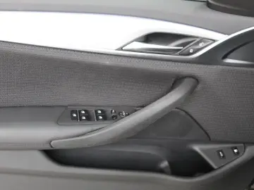 BMW 530 e  HUD LASER CAM TOT SPUR VIRTUAL