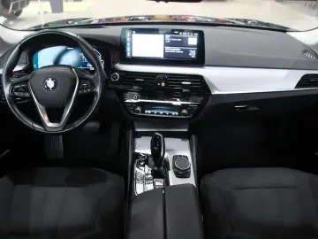 BMW 530 e  HUD LASER CAM TOT SPUR VIRTUAL