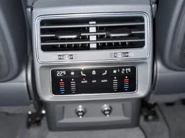 AUDI Q8 50 TDI quattro S line AHK MATRIX PANO 23 LM