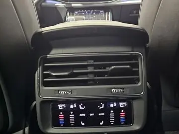 AUDI Q7 50 TDI 2x S Line Black Pano 7Sitz HuD AHK VOL