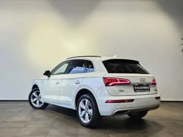 AUDI Q5 TDI S Line Matrix Leder Navi AHK 19 Zoll PDC