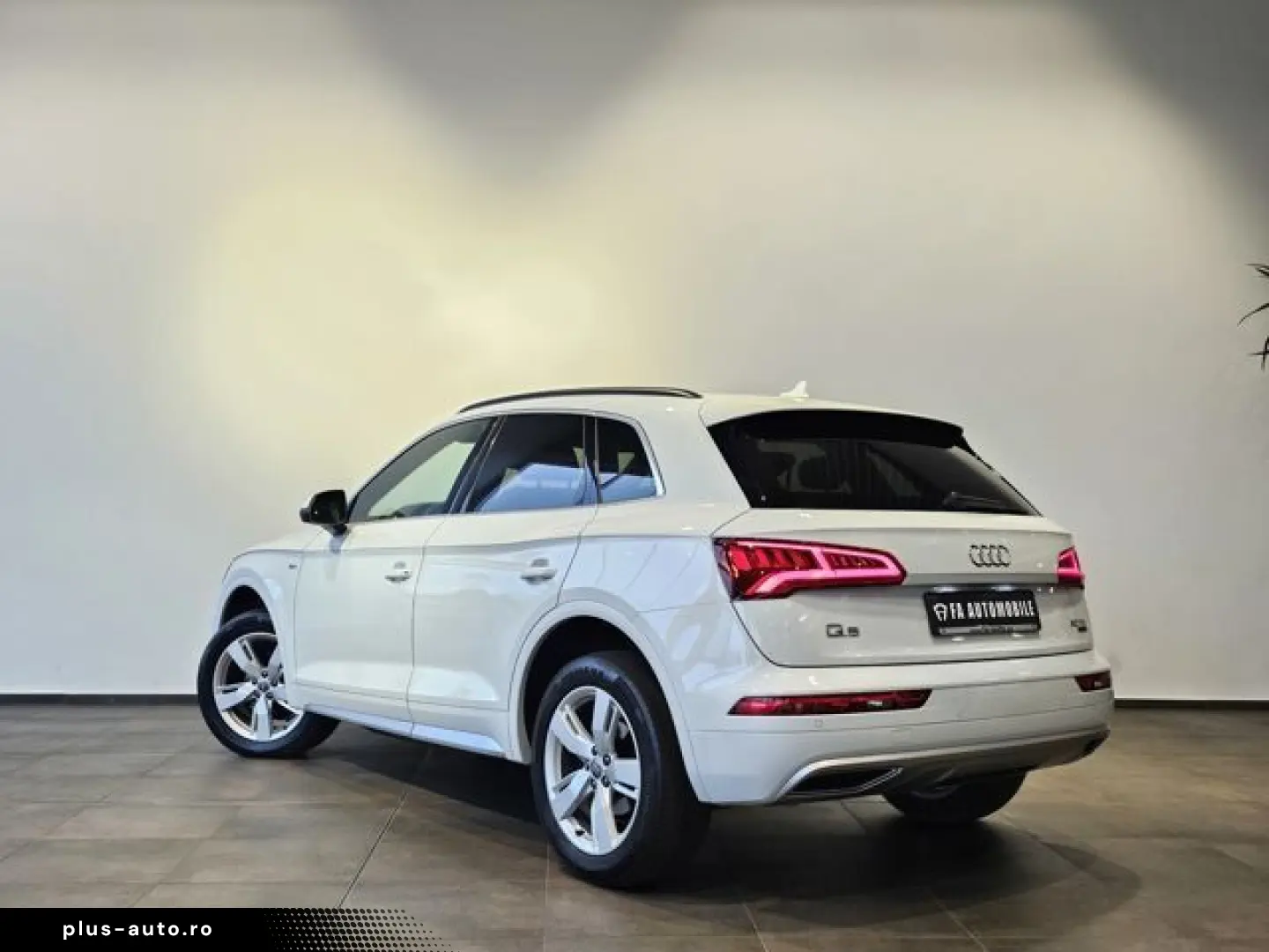 AUDI Q5 TDI S Line Matrix Leder Navi AHK 19 Zoll PDC