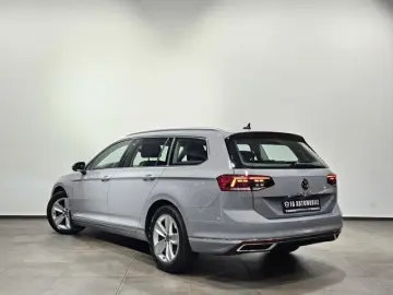 VW Passat 4Motion Sport Led Navi Leder AHK Kamera